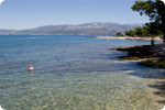 Strand Vela Luka - Strand in Supetar auf der Insel Brac in Dalmatien