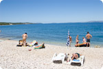 Strand Bili Rat - Strand in Supetar auf der Insel Brac in Dalmatien